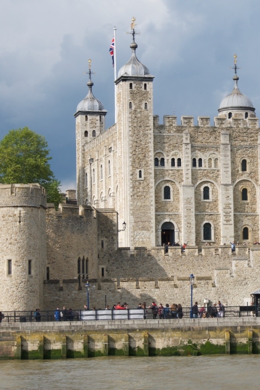 Tower of London Private Tour - The Crown Jewels Approach: How to See Them Without Feeling Crushed