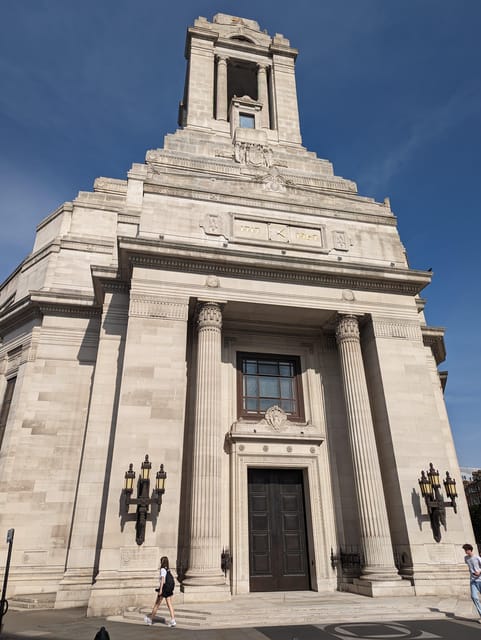 Turmoil, Templars, Oliver Twist: London's Squalor & Splendor - Holy Sepulchre Church: a quiet stop that sets the mood