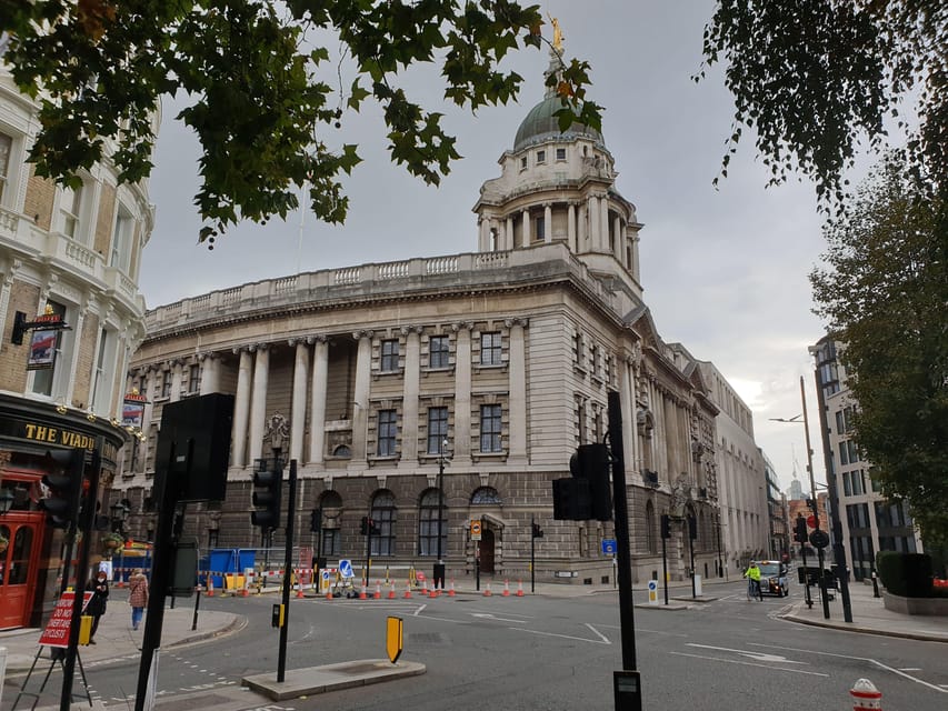 Turmoil, Templars, Oliver Twist: London's Squalor & Splendor - Aldwych and the Royal Courts of Justice: law with an audience