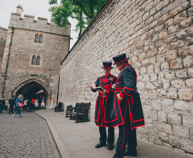Ultimate Tower of London, Beefeater Welcome & Crown Jewels - White Tower and Armory, the keep you have to climb to understand