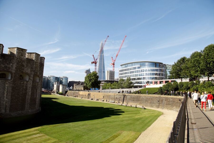 Vintage Double Decker Bus Tour & Thames River Cruise - Guides make or break it: what to expect from the narration