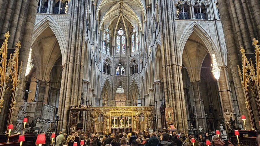 VIP Westminster Abbey & Upper Gallery and Buckingham Palace - Big Ben and Houses of Parliament: great views, but outside only