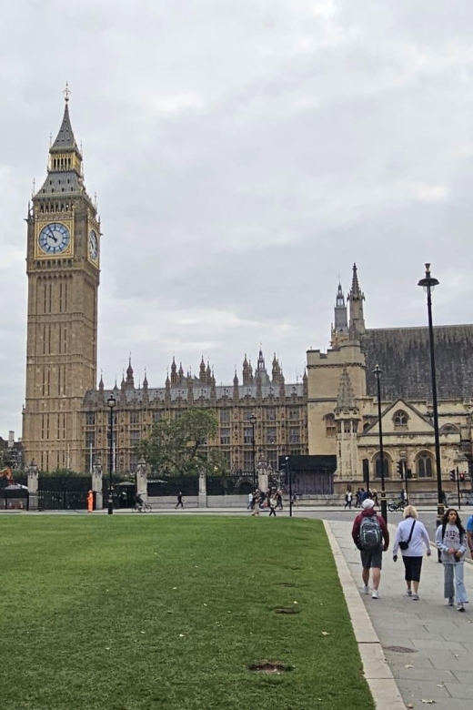 VIP Westminster Abbey & Upper Gallery and Buckingham Palace - Buckingham Palace exterior tour, plus Change of the Guards if you add it