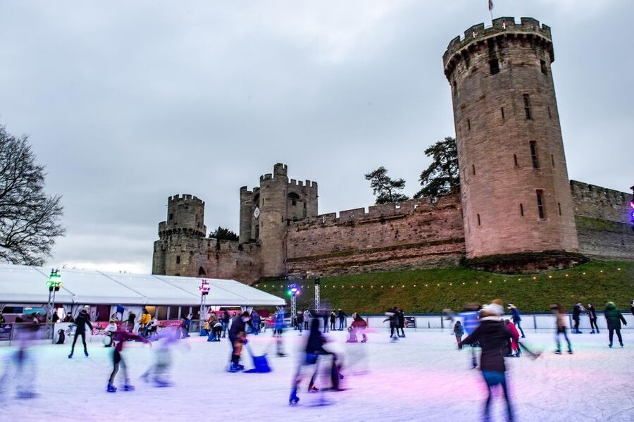 Warwick: Entry Ticket for Warwick Castle - Food and breaks: what to do when the day heats up