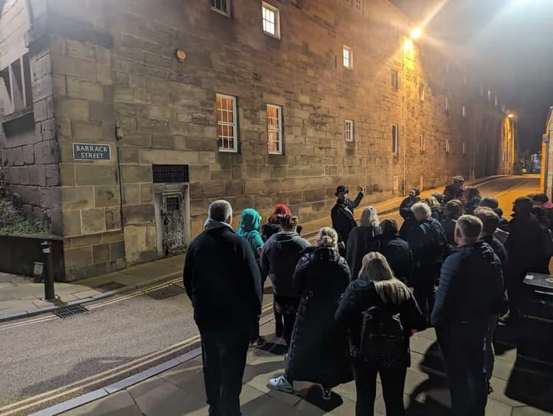 Warwick: Ghost, Crime & Murder Walking Tour - Warwick Castle: secret spots, angles, and the darker side of fame