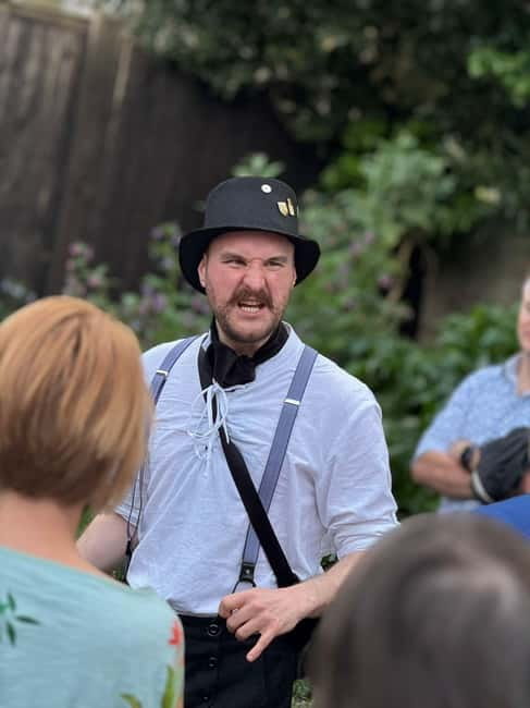 Warwick: Ghost, Crime & Murder Walking Tour - Tudor merchant Thomas Oken and the feel of lived in history