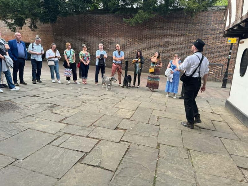 Warwick: Ghost, Crime & Murder Walking Tour - Wrapping up in the market square, then keeping the evening going