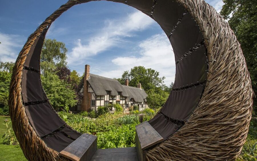 Warwickshire: The Explorer Pass by Shakespeare's England - QR code entry and the booking app, how to make it run smoothly