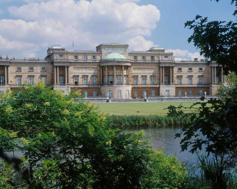 Windsor Castle and Buckingham Palace Full-Day Tour - Queen Mary’s Dolls House: why this stop works even if you skip everything else