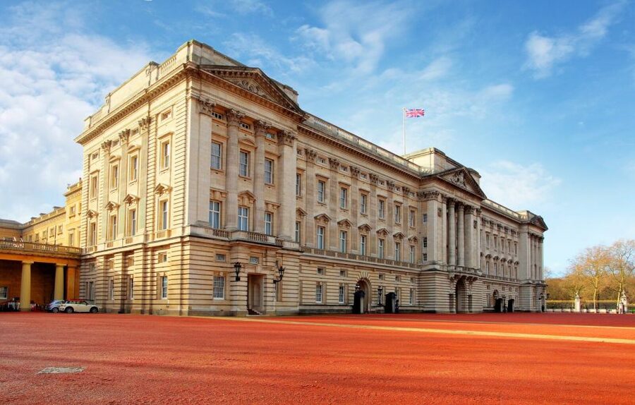 Windsor Castle and Buckingham Palace Full-Day Tour - Windsor town time: royal shops, historic pubs, and the Shakespeare connection