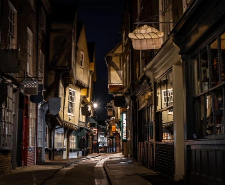 York: Dark Tales of York - Meeting outside the Roman Bath pub, top hat and all