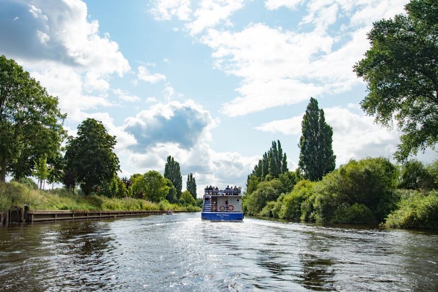 York: Daytime Sightseeing Boat Cruise with Live Commentary - Live Captain Commentary: Floods, Ports, Romans, and Vikings