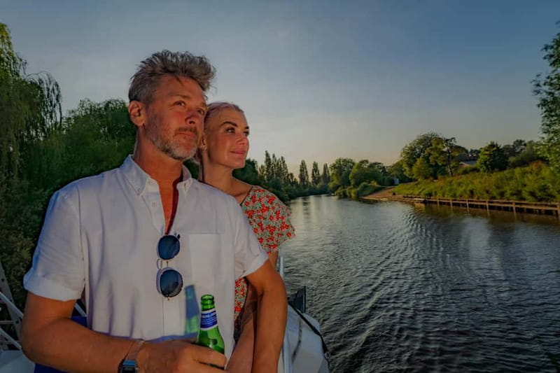 York: Evening Cruise With Strawberries & Cream + Drink - What you actually get on board: prosecco, peroni, and strawberries and cream
