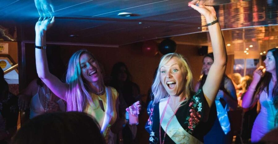 York: Party Cruise with Drink, Dinner, and DJ - Dinner on a Moving Party Boat: Buffet Reality Check