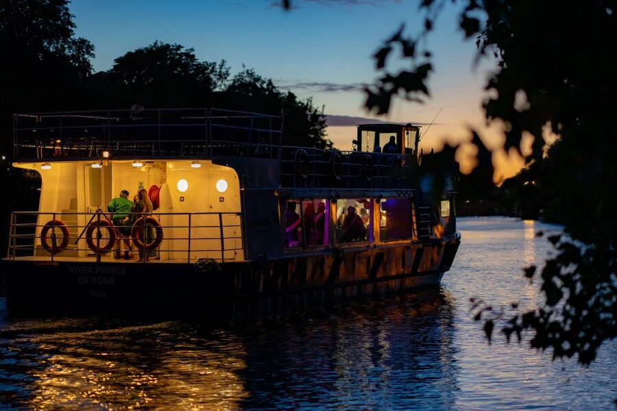 York: Party Cruise with Drink, Dinner, and DJ - The DJ Dance Floor: Where the Night Actually Happens