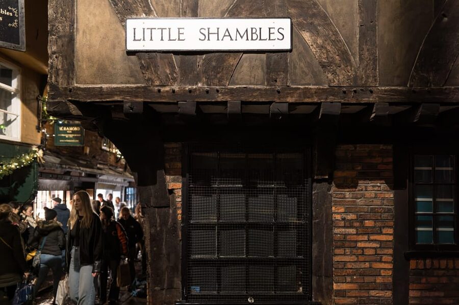 York’s Haunted Heart : Ghost, Ghouls and Gallows - The Shambles and Snickelways: Tight Streets, Big Atmosphere