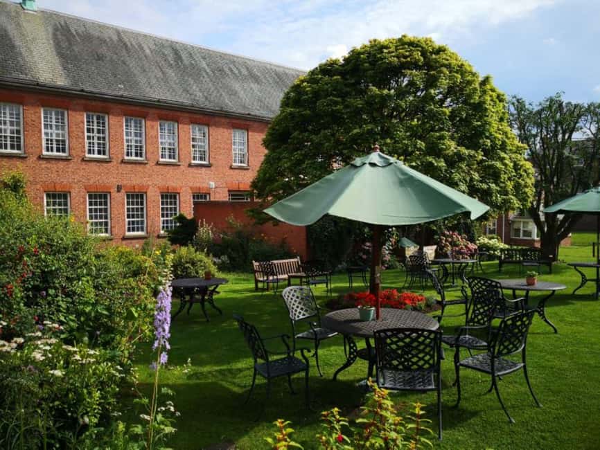 York: Visit York Pass with 30+ Attractions & Hop On Hop off - Getting oriented fast with the hop on hop off bus