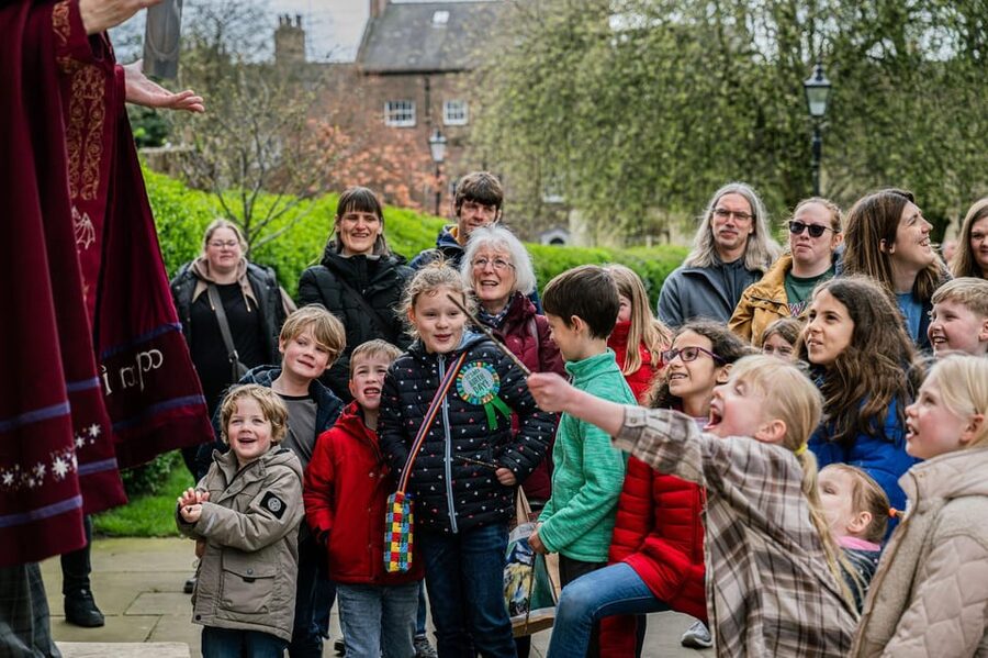 York: Wizard Walk of York Tour - Magic, Comedy & Family Fun - Meeting the Wizard by York’s Shambles